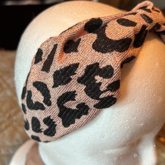 To The Market Sparkle Pink and Black Leopard patterned headband, never used 🐾🥰 - Picture 2 of 5